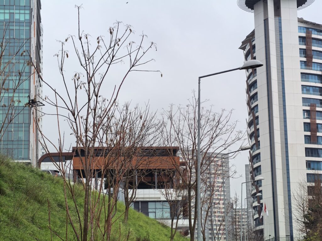 Katlanabilir, ama ödün vermeyen tek amiral gemisi mi? Huawei Mate X7 İncelemesi