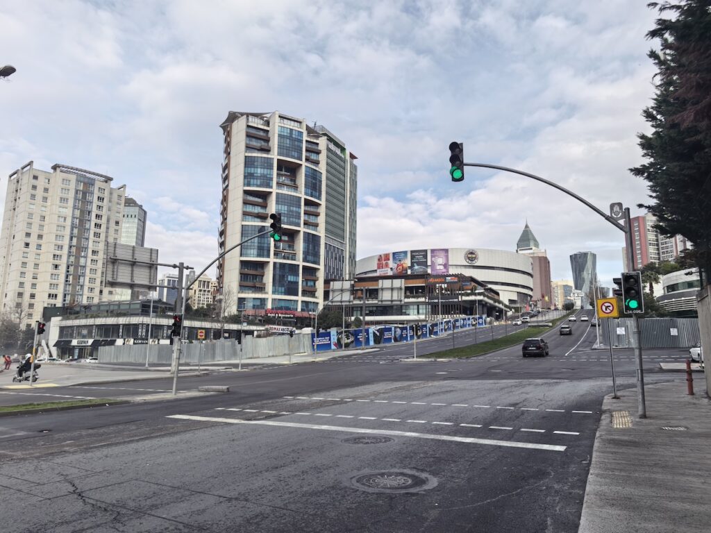 Katlanabilir, ama ödün vermeyen bir amiral gemisi mi? Huawei Mate X7 İncelemesi