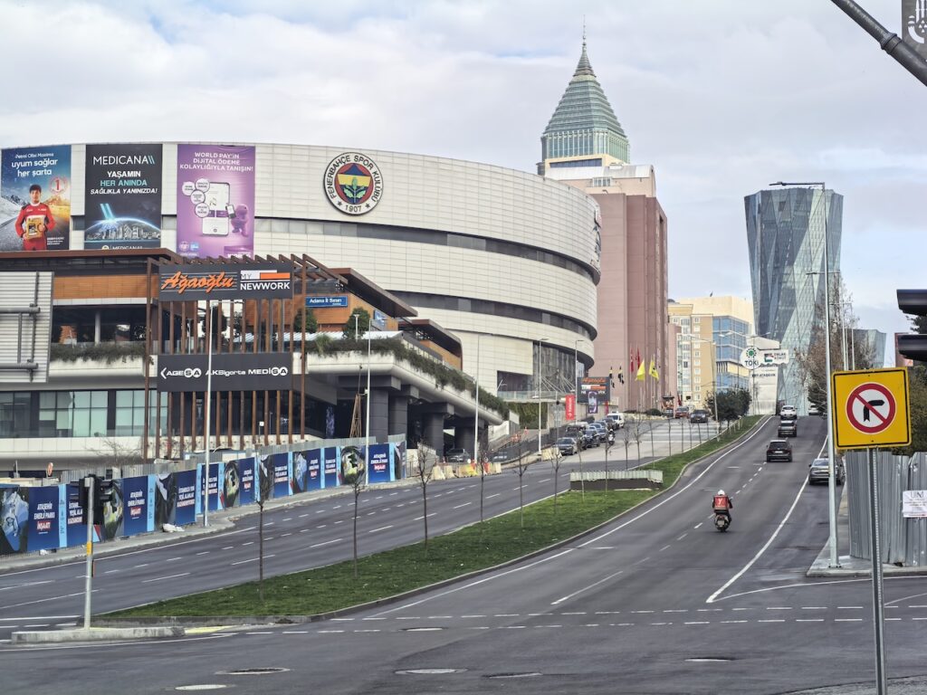 Katlanabilir, ama ödün vermeyen bir amiral gemisi mi? Huawei Mate X7 İncelemesi