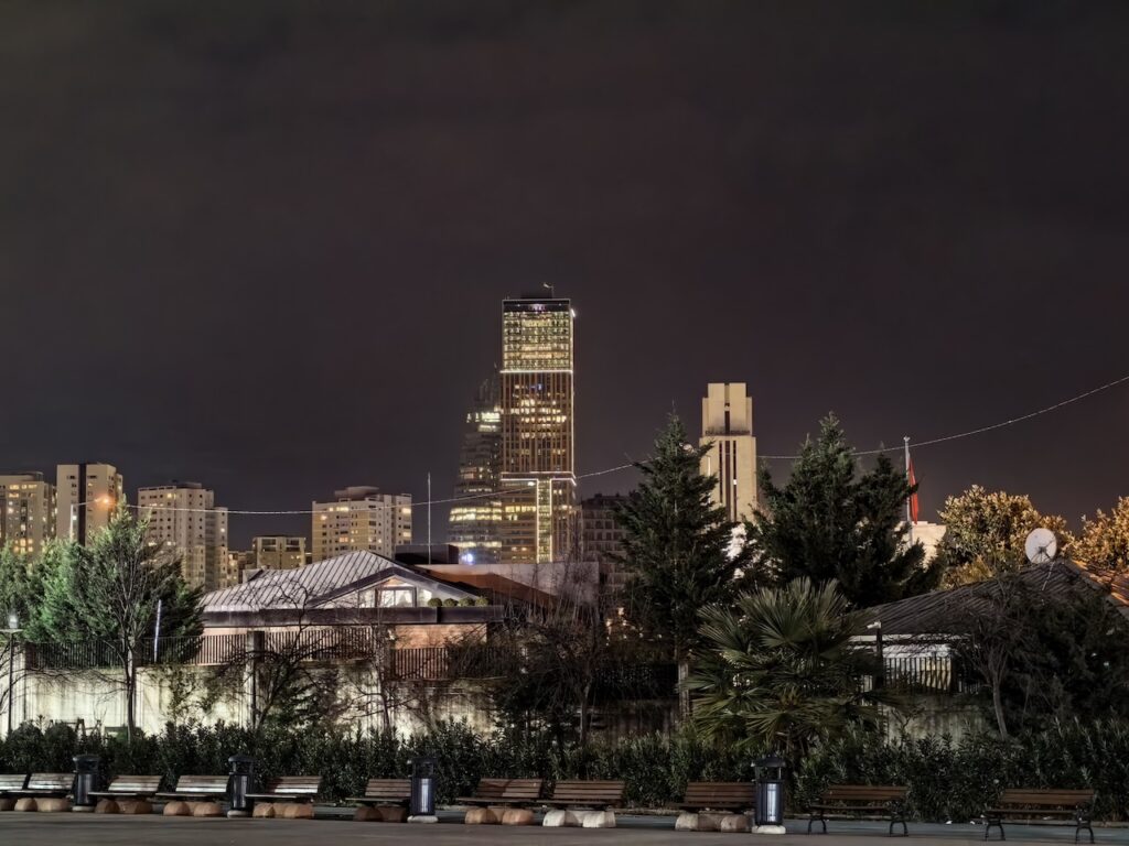 Katlanabilir, ama ödün vermeyen bir amiral gemisi mi? Huawei Mate X7 İncelemesi