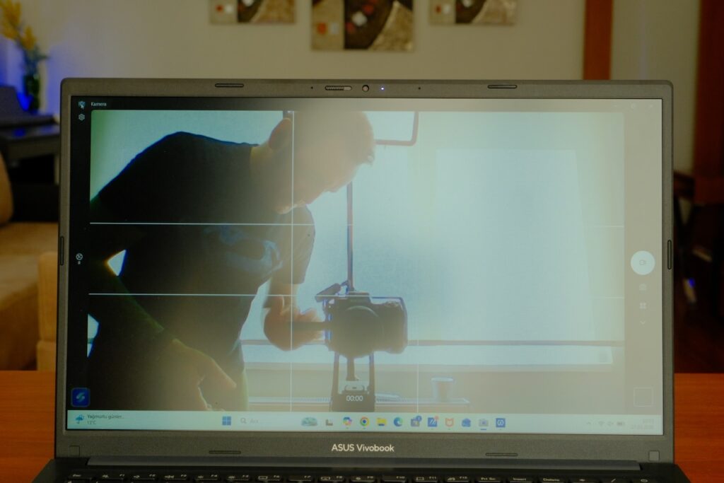 Intel Core 5 120U ile iş ve eğlence arasında güçlü bir köprü: ASUS Vivobook 15 X1504V İncelemesi