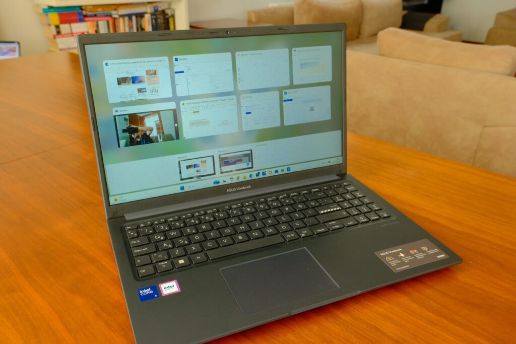 Intel Core 5 120U ile iş ve eğlence arasında güçlü bir köprü: ASUS Vivobook 15 X1504V İncelemesi