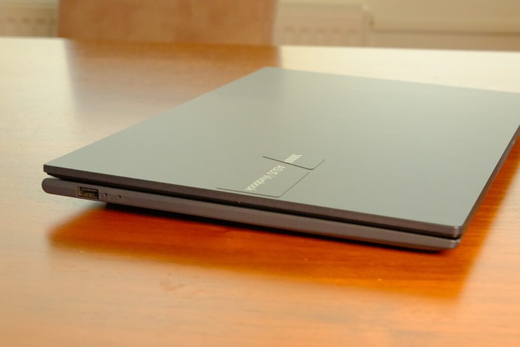 Intel Core 5 120U ile iş ve eğlence arasında güçlü bir köprü: ASUS Vivobook 15 X1504V İncelemesi