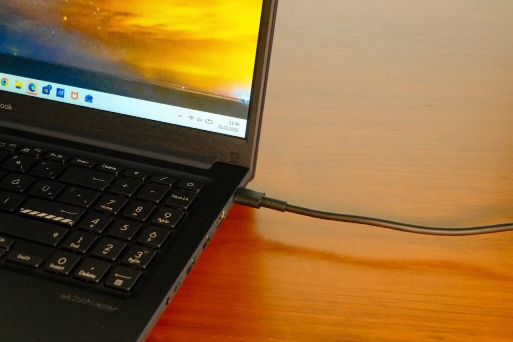 Intel Core 5 120U ile iş ve eğlence arasında güçlü bir köprü: ASUS Vivobook 15 X1504V İncelemesi