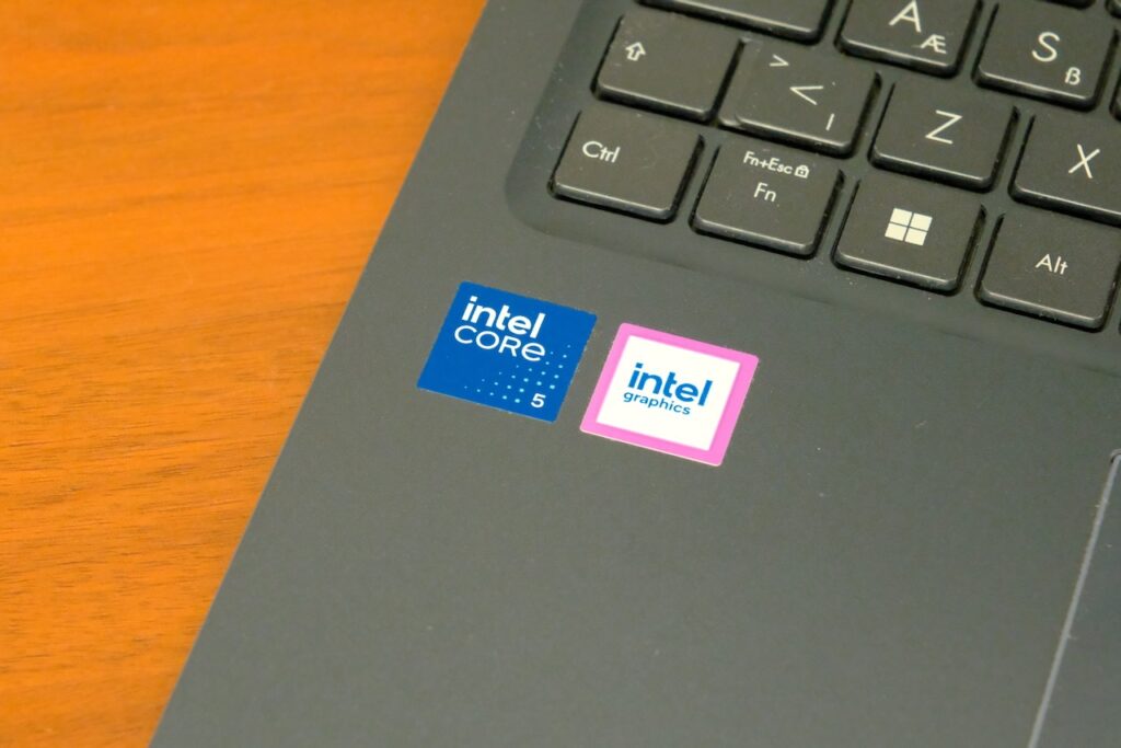 Intel Core 5 120U ile iş ve eğlence arasında güçlü bir köprü: ASUS Vivobook 15 X1504V İncelemesi