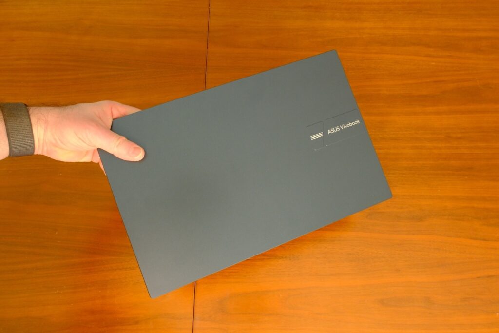 Intel Core 5 120U ile iş ve eğlence arasında güçlü bir köprü: ASUS Vivobook 15 X1504V İncelemesi