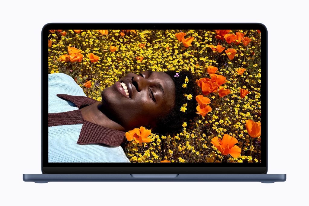 Apple’dan uygun fiyatlı yeni dizüstü bilgisayar: MacBook Neo tanıtıldı