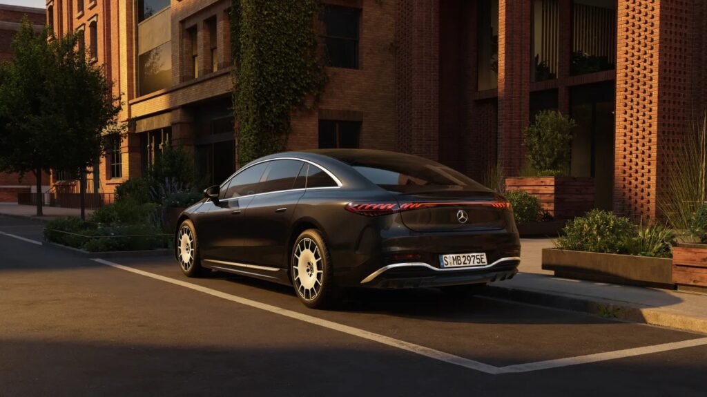 Mercedes EQS geri döndü ve menzil konusunda sınırları zorluyor