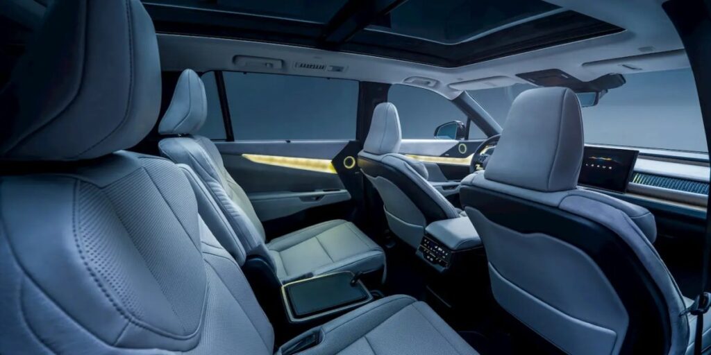 Lexus TZ lüks ve sessiz sürüşü elektrikle birleştiriyor