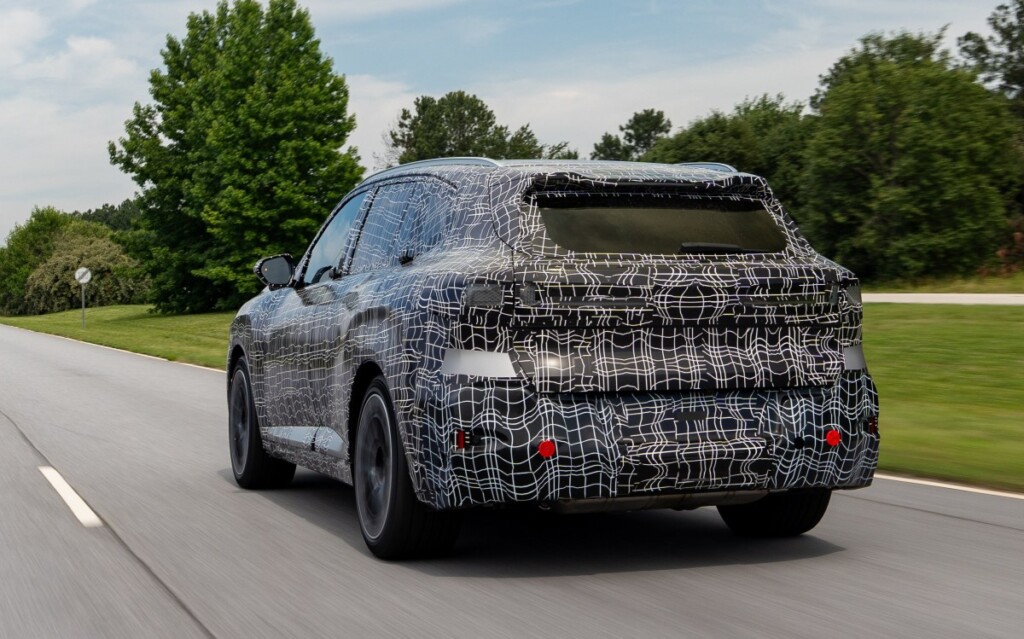BMW iX5 şimdiye kadarki en büyük bataryayla sahneye çıkıyor
