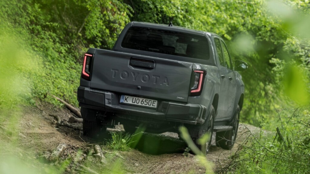 Toyota efsane Hilux’u elektrikli yaptı