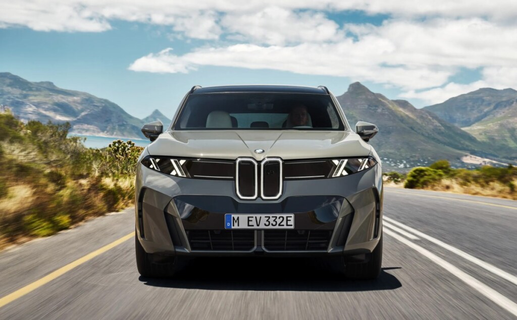 BMW elektrikli SUV serisini iX5 ile büyütüyor