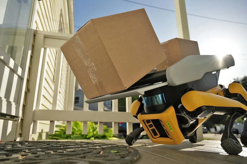 Boston Dynamics, 75 bin dolarlık Spot’u teslimat yardımcısına çeviriyor