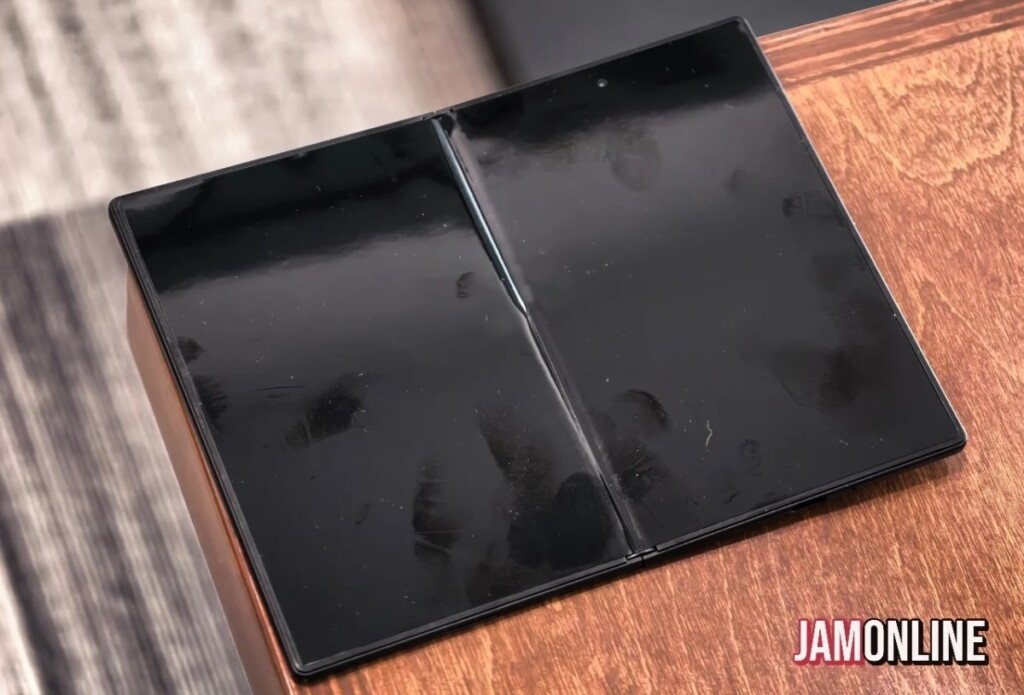Galaxy Z Fold 8 bu kez siyah rengiyle ortaya çıktı
