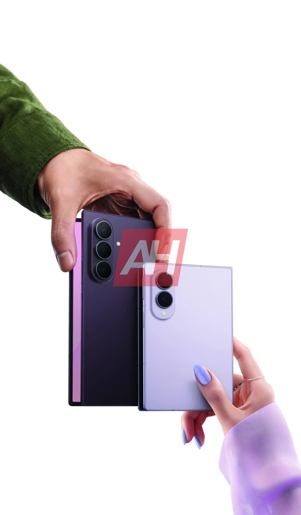 Galaxy Z Fold 8 yeni geniş tasarımıyla ilk kez yan yana göründü