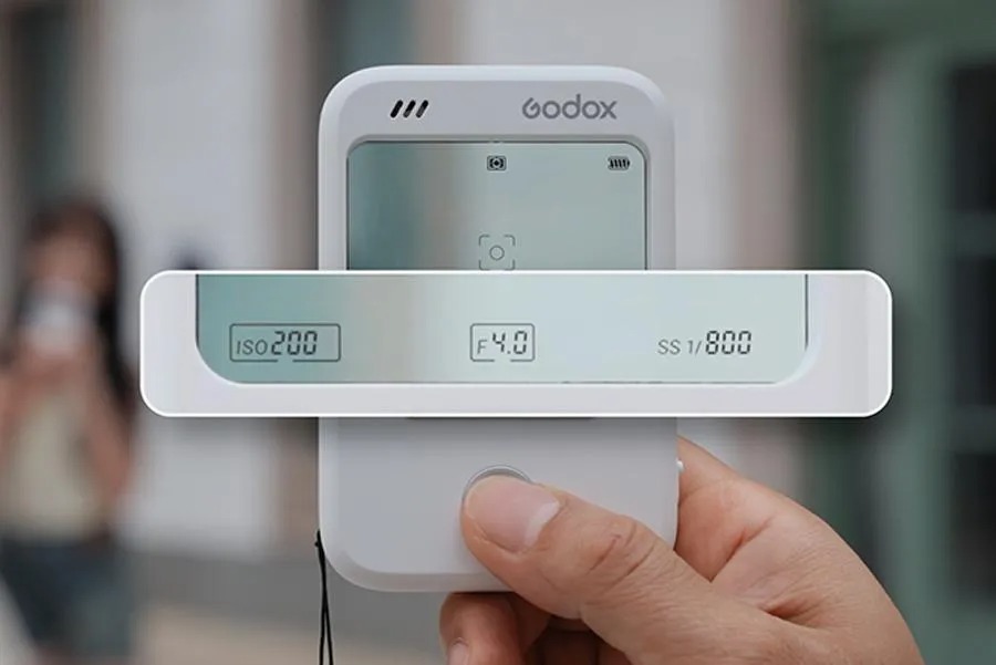 Godox C100, ekran yerine şeffaf vizörle fotoğraf çektiriyor