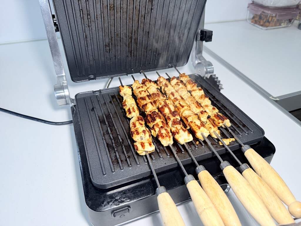 Tost makinesi mi, ızgara mı? Her ikisi de! KOENIC KCG 2026 M İncelemesi