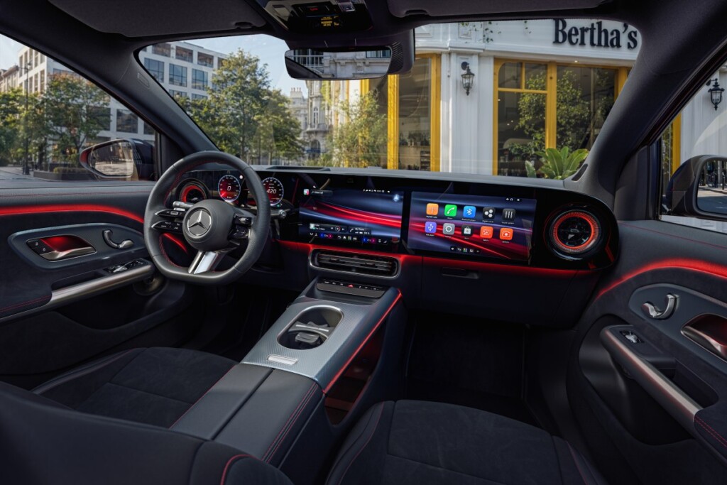 Yeni Mercedes-Benz GLA 657 km menzil ve 320 kW hızlı şarj desteğiyle geldi