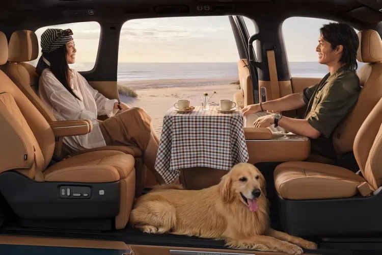 Xiaomi’nin yeni elektrikli SUV modeli ev gibi bir iç mekân sunuyor