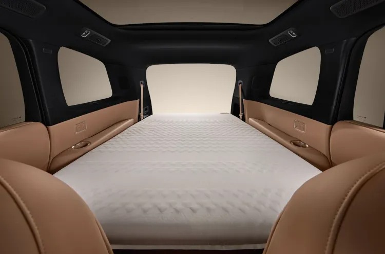 Xiaomi’nin yeni elektrikli SUV modeli ev gibi bir iç mekân sunuyor