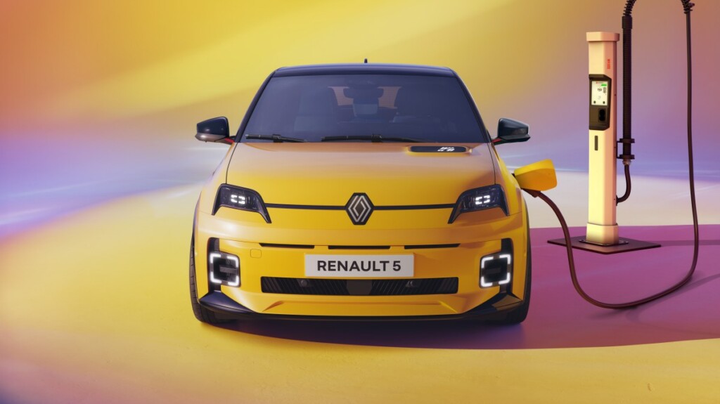 Renault 5 E-Tech sessiz sedasız daha iyi bir otomobile dönüştü