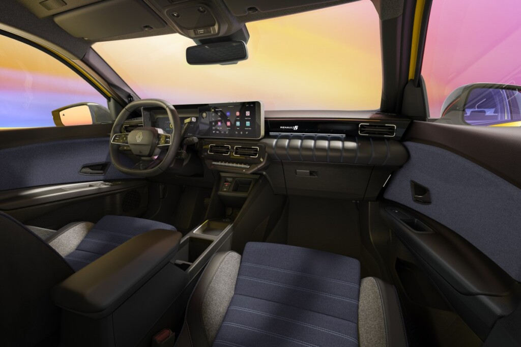Renault 5 E-Tech sessiz sedasız daha iyi bir otomobile dönüştü