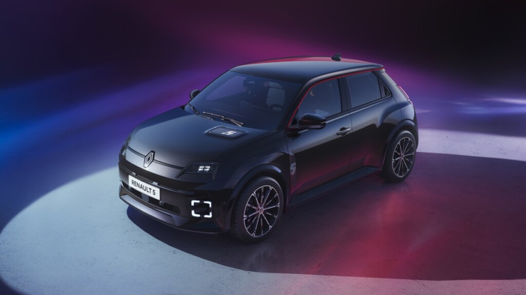 Renault 5 E-Tech sessiz sedasız daha iyi bir otomobile dönüştü