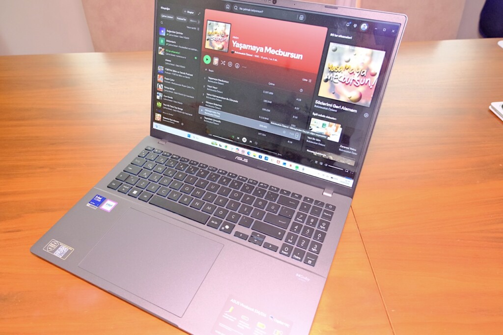 OLED ekran ve Intel Core Ultra 7 ile büyük ekranda çalışma deneyimi! Asus Vivobook S16 İncelemesi