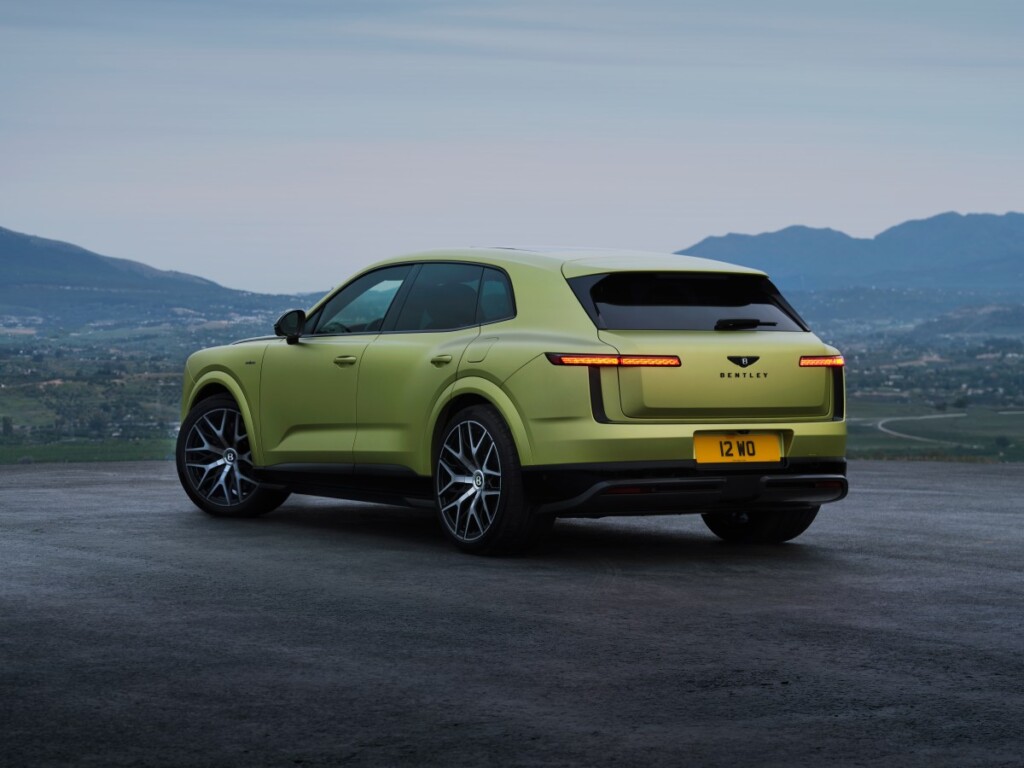Bentley’nin ilk elektriklisi Torcal geleneksel lüksten vazgeçmiyor