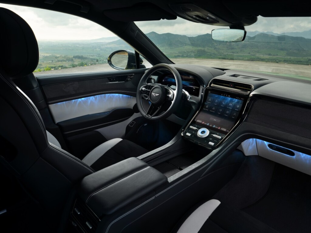 Bentley’nin ilk elektriklisi Torcal geleneksel lüksten vazgeçmiyor