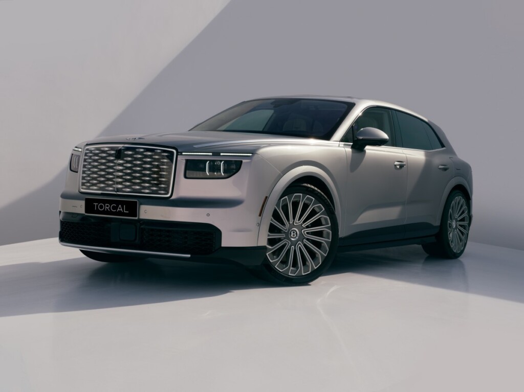 Bentley’nin ilk elektriklisi Torcal geleneksel lüksten vazgeçmiyor