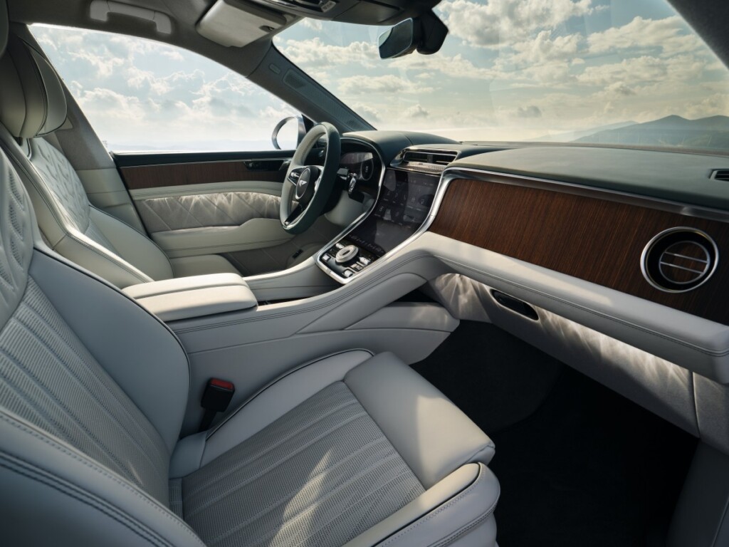 Bentley’nin ilk elektriklisi Torcal geleneksel lüksten vazgeçmiyor