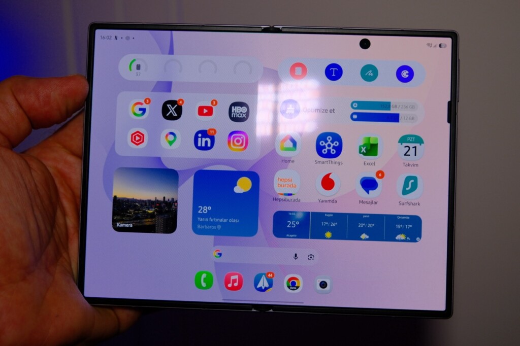 Küçük gövdede büyük ekran keyfi! Samsung Galaxy Z Fold 8 İncelemesi