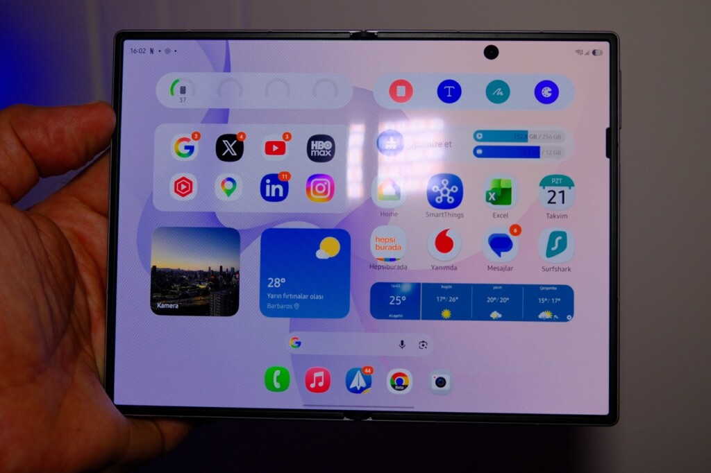 Küçük gövdede büyük ekran keyfi! Samsung Galaxy Z Fold 8 İncelemesi