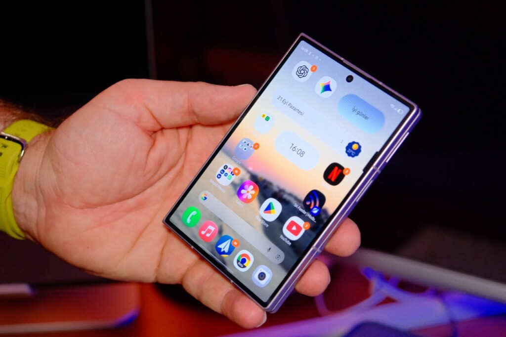 Küçük gövdede büyük ekran keyfi! Samsung Galaxy Z Fold 8 İncelemesi