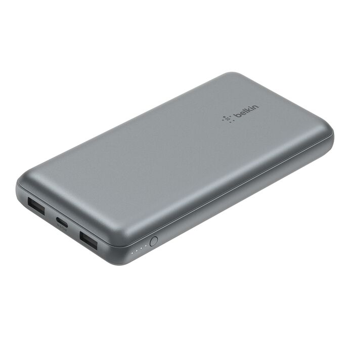 Belkin BPB012 uzay grisi powerbank üzerindeki iki USB-A ve bir USB-C bağlantısı