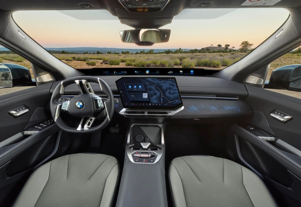 BMW iX4 688 kilometre menzil ve 603 beygire varan güç sunuyor